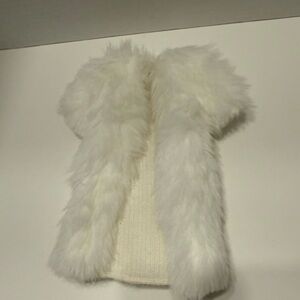 Barbie’s White Faux Fur Coat 👠👛🕶️